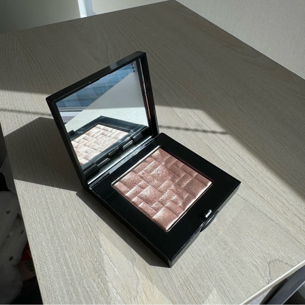 Bobbi Brown Highlighting Powder in Afternoon Glow